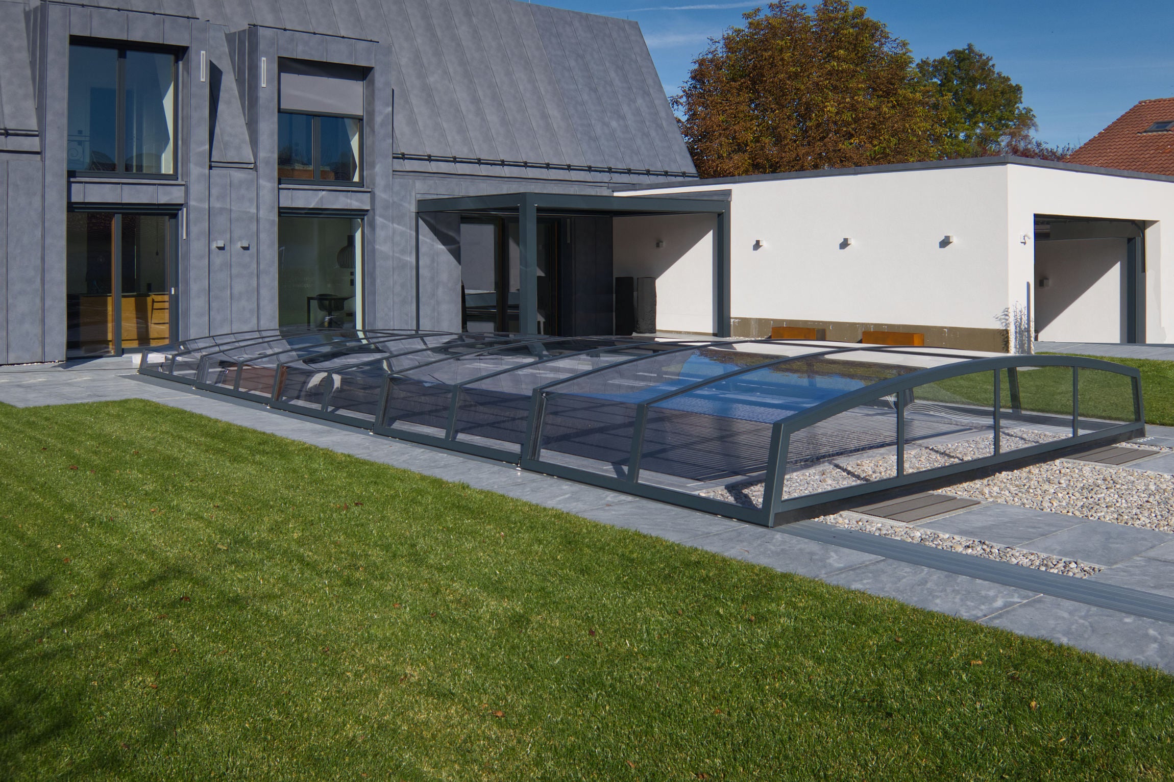 Poolüberdachung in schwarz