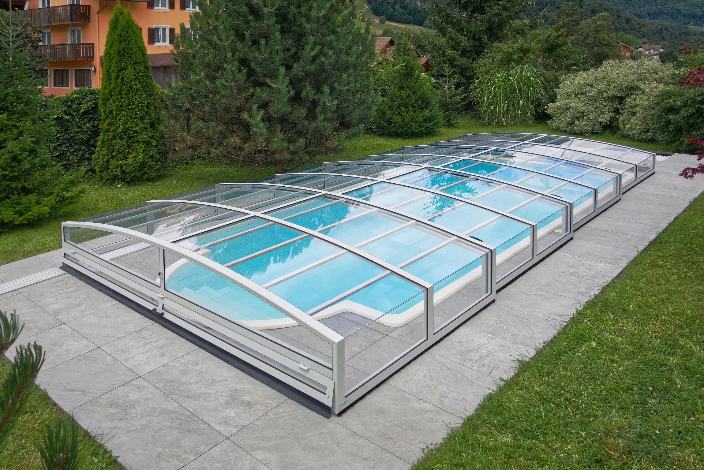 Poolüberdachung in weiß